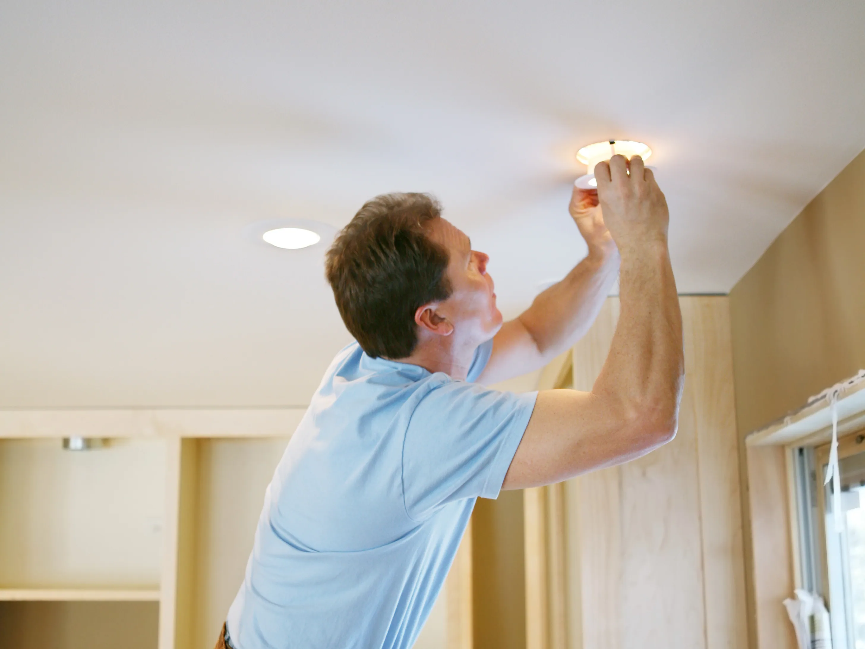 Recessed commercial downlight installation
