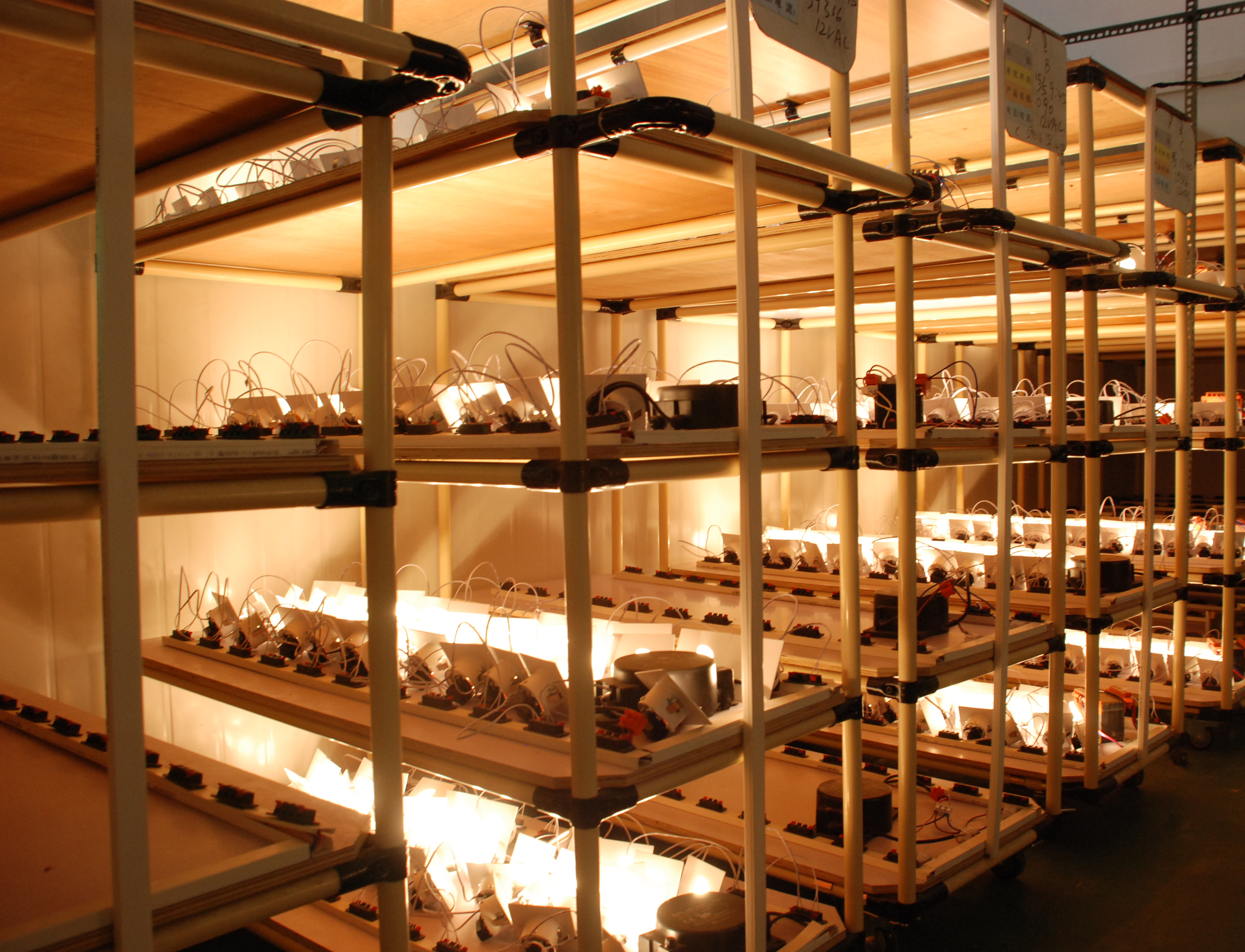 Lighting product undergoing an aging test